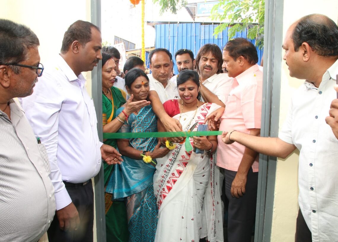 ಶಿರಾಳಕೊಪ್ಪದಲ್ಲಿ ಇಂದಿರಾ ಕ್ಯಾಂಟಿನ್ ಉದ್ಘಾಟನೆ: ಶಿಕಾರಿಪುರದಲ್ಲಿ ಶೀಘ್ರದಲ್ಲಿ ಆರಂಭ: ಸಚಿವ ಮಧು ಬಂಗಾರಪ್ಪ