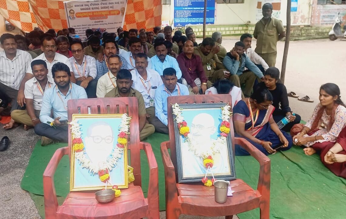 ಪೌರ ಕಾರ್ಮಿಕರನ್ನು ಖಾಯಂಗೊಳಿಸುವಂತೆ ಒತ್ತಾಯಿಸಿ ಅನಿರ್ಧಿಷ್ಟಾವಧಿ ಧರಣಿ ..!