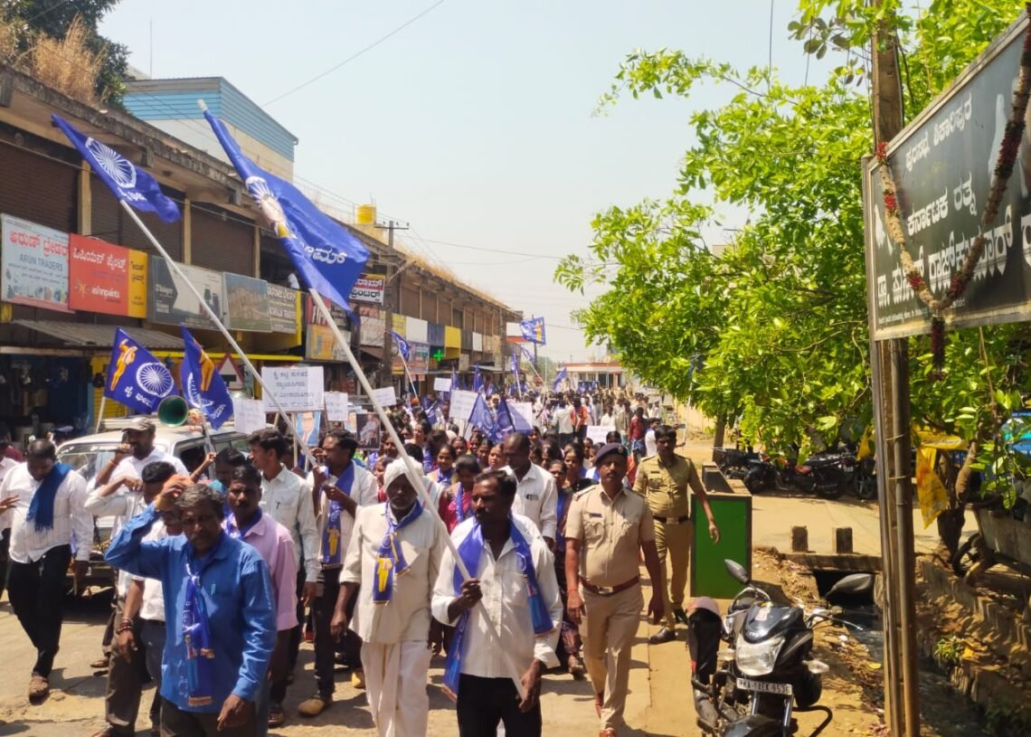 ಒಳ ಮೀಸಲಾತಿ ಜಾರಿಗೆ ಆಗ್ರಹಿಸಿ ಶಿಕಾರಿಪುರದಲ್ಲಿ ಬೃಹತ್‌ ಪ್ರತಿಭಟನೆ