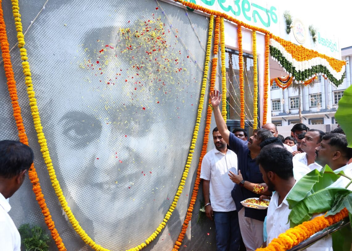 ಶಿಕಾರಿಪುರದಲ್ಲಿ ಇಂದಿರಾ ಕ್ಯಾಂಟಿನ್ ಉದ್ಘಾಟನೆ:ಹಸಿವು ಮುಕ್ತ ಸಮಾಜವೇ ಕಾಂಗ್ರೆಸ್ ಗುರಿ; ಸಚಿವ ಮಧು ಬಂಗಾರಪ್ಪ