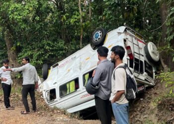 ಚಾರ್ಮಾಡಿ ಘಾಟ್ ನಲ್ಲಿ ಟಿಟಿ ವಾಹನ ಪಲ್ಟಿ:9 ಮಂದಿಗೆ ಗಂಭೀರ ಗಾಯ, ಓರ್ವ ವೃದ್ಧ ಸಾವು