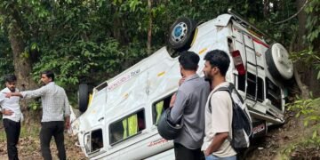 ಚಾರ್ಮಾಡಿ ಘಾಟ್ ನಲ್ಲಿ ಟಿಟಿ ವಾಹನ ಪಲ್ಟಿ:9 ಮಂದಿಗೆ ಗಂಭೀರ ಗಾಯ, ಓರ್ವ ವೃದ್ಧ ಸಾವು